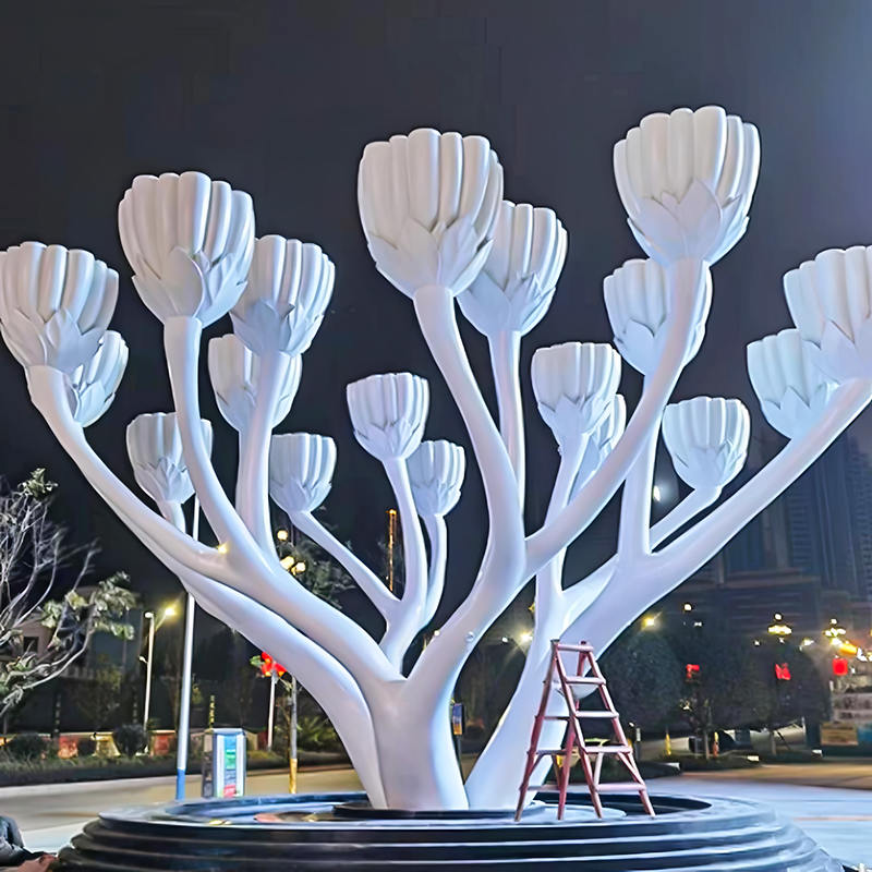 Erittäin realistiset yksityiskohdat suuret kukkamuotoiset lampun lasikuituveistokset sopivat kaupalliseen keskukseen